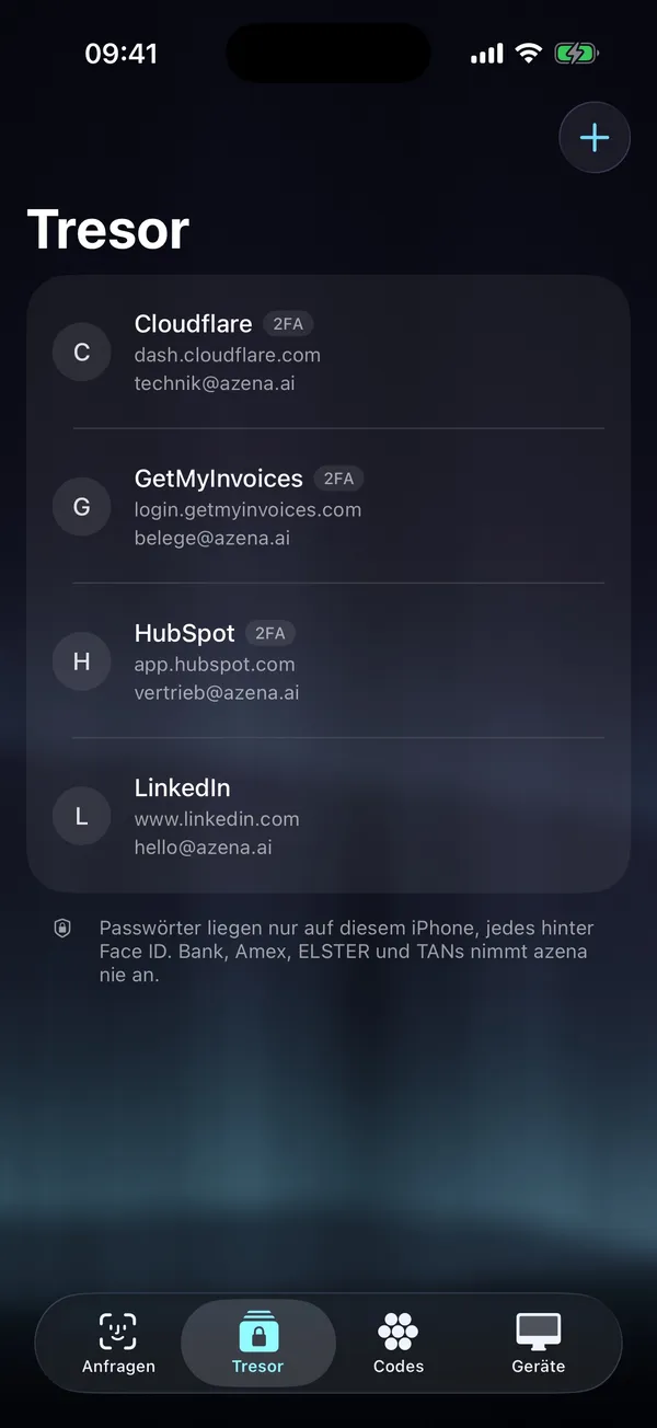 Ansicht Tresor: gespeicherte Zugänge mit Adresse und Konto, jeder hinter Face ID